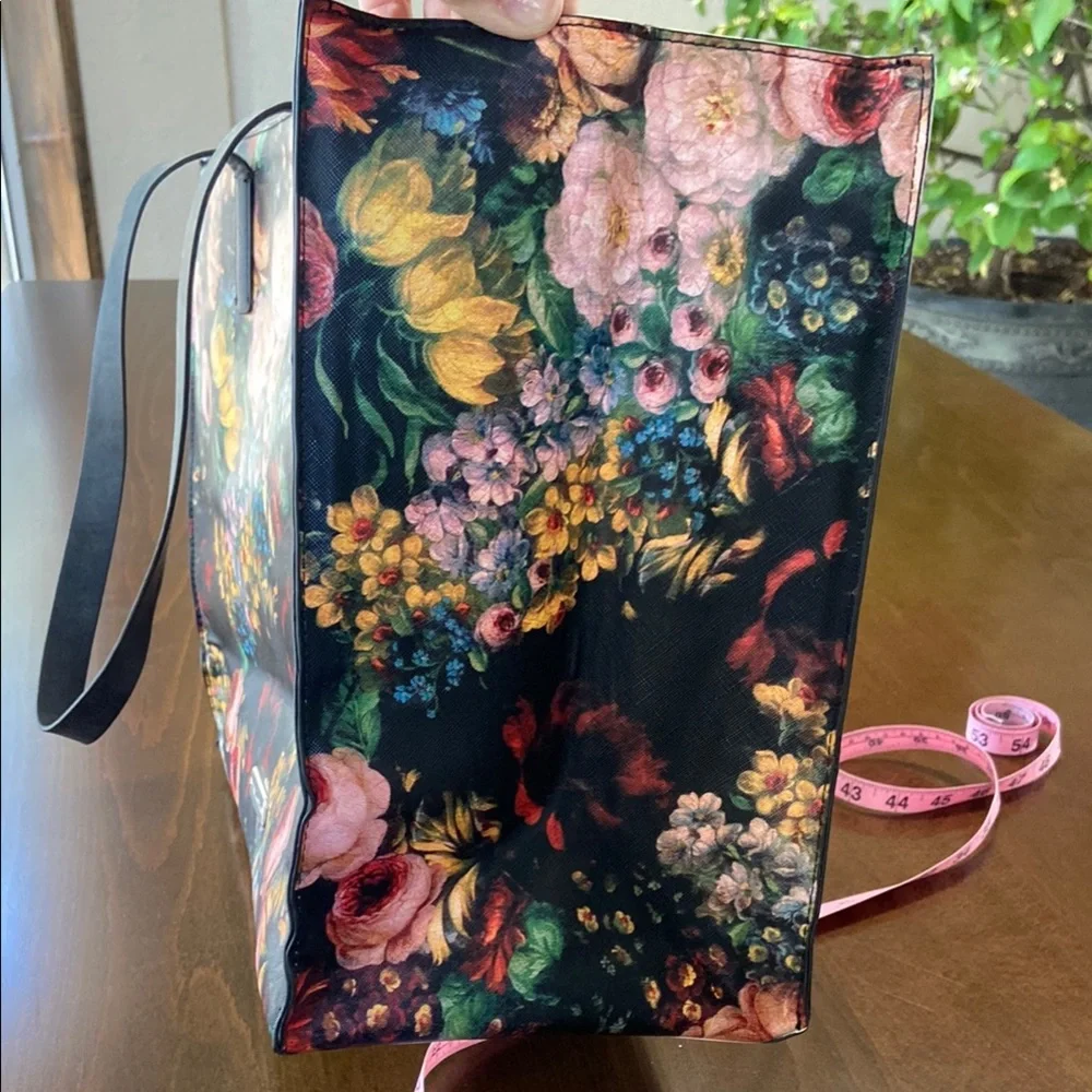 Exquisite Floral Black Tote Bag - Picture 8 of 15